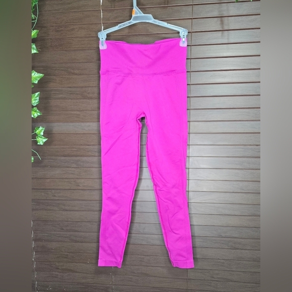 Yeoreo Official Pants - YEOREO Hot Pink Highrise Scrunch Butt Womens Leggings Size S (Fit Like Medium)